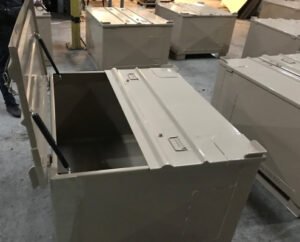 BOÎTE À DÉCHETS NUCLÉAIRES AVEC COUVERCLE